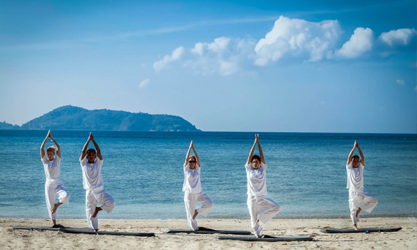 BEACH YOGA